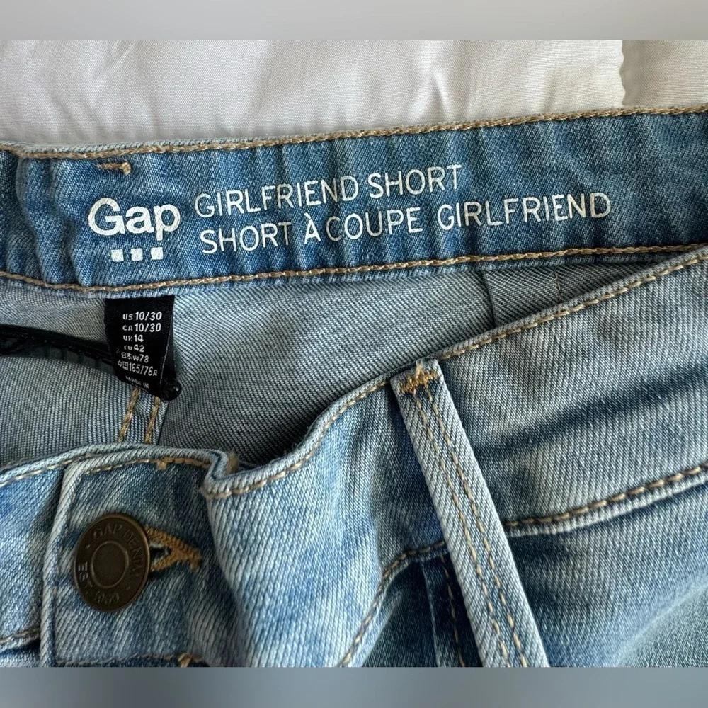 GAP shorts girlfriend